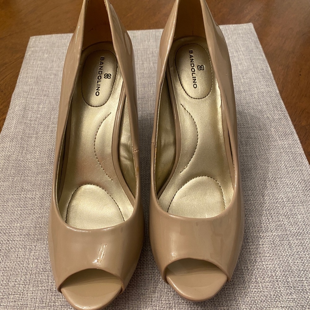 Bandolino Rainaa peep toe pumps